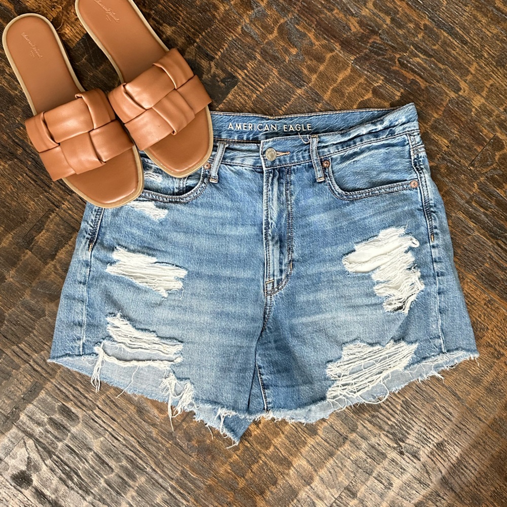 GUC Distressed High Rise American Eagle Denim Shorts, Size 6.